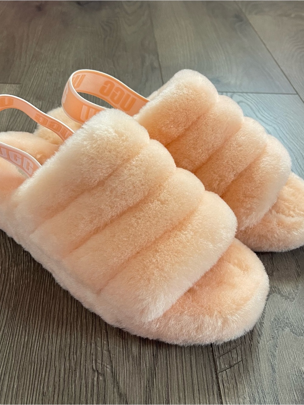 UGG Australia Fluff Yeah Peachy Pink Scallop Women’s Size 9 Slide Slippers